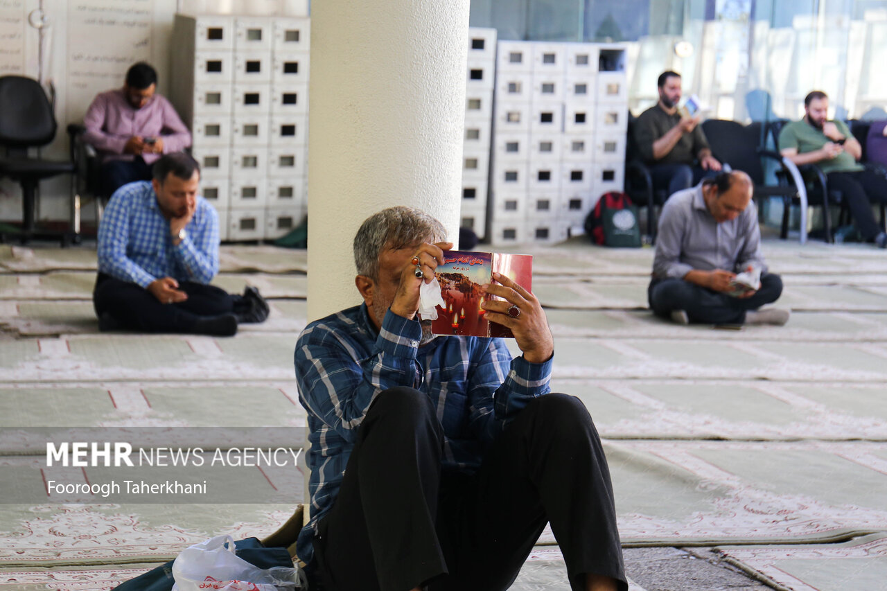 دعای روز عرفه در دانشگاه تهران