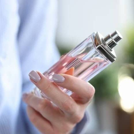 تکنیک ساده و سریع پاک کردن لکه عطر