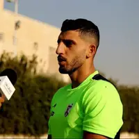 مهاجم سابق پرسپولیس از هوادار جدا شد