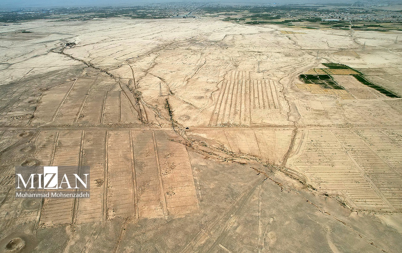 فرونشست زمین در روستای طاهر آباد کاشان