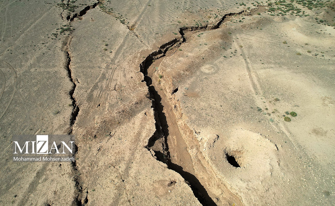 فرونشست زمین در روستای طاهر آباد کاشان