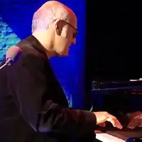 آرامشی خیال انگیز با تکنوازی پیانیست ایتالیایی لودویکو ایناوودی