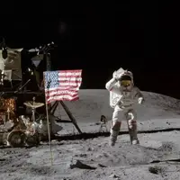 امروز در فضا؛ اولین پیاده‌روی روی ماه