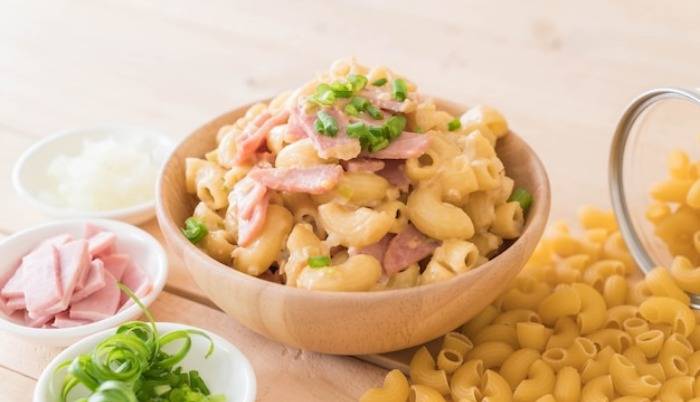 طرز تهیه سالاد ماکارونی با ژامبون و قارچ
