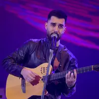 اجرای آهنگ «نصفه شب» توسط علی یاسینی 