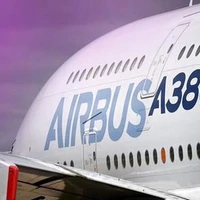 صحنه ای از پرواز ایرباس A380 برفراز ابرها
