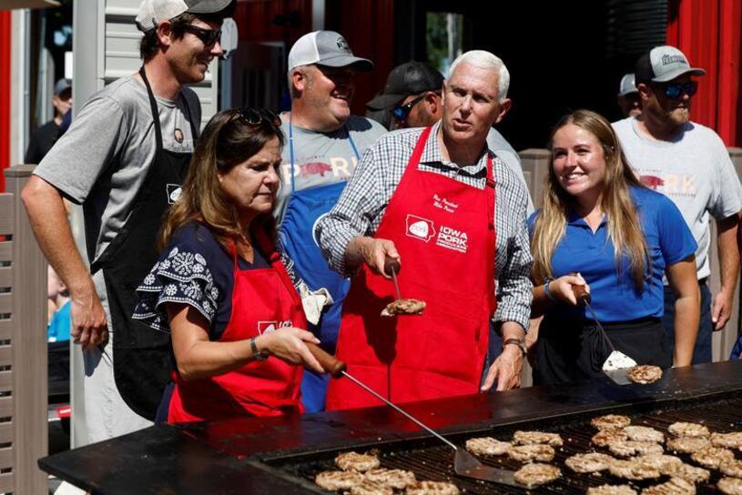 همبرگر درست کردن "مایک پنس" در جریان کارزار انتخاباتی جمهوریخواهان