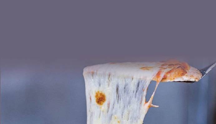 ترفند کش‌دار کردن پنیر پیتزا