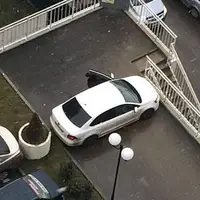 راه حل عالی برای بیرون آوردن ماشین وقتی بد پارک کردن!