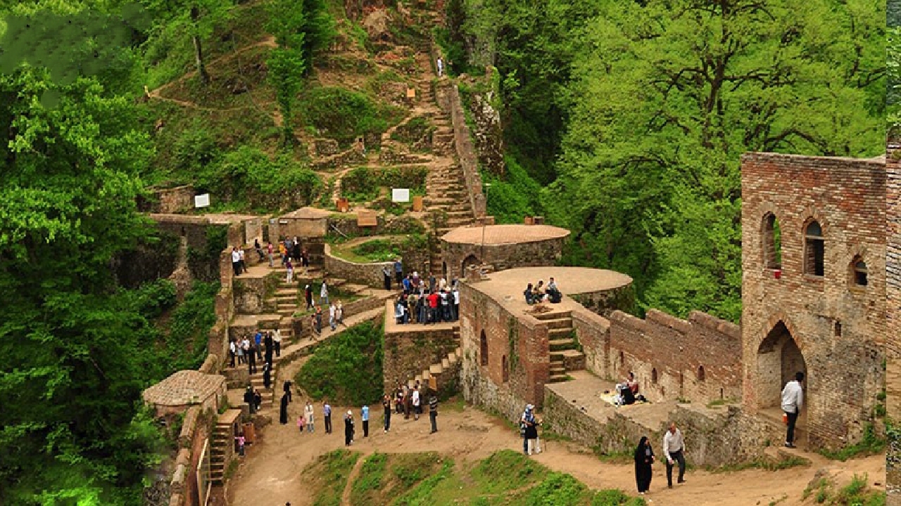 قلعه‌ای باستانی و هزار پله در استان گیلان