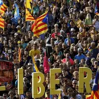 تظاهرات ده‌ها هزار نفری در بارسلونا