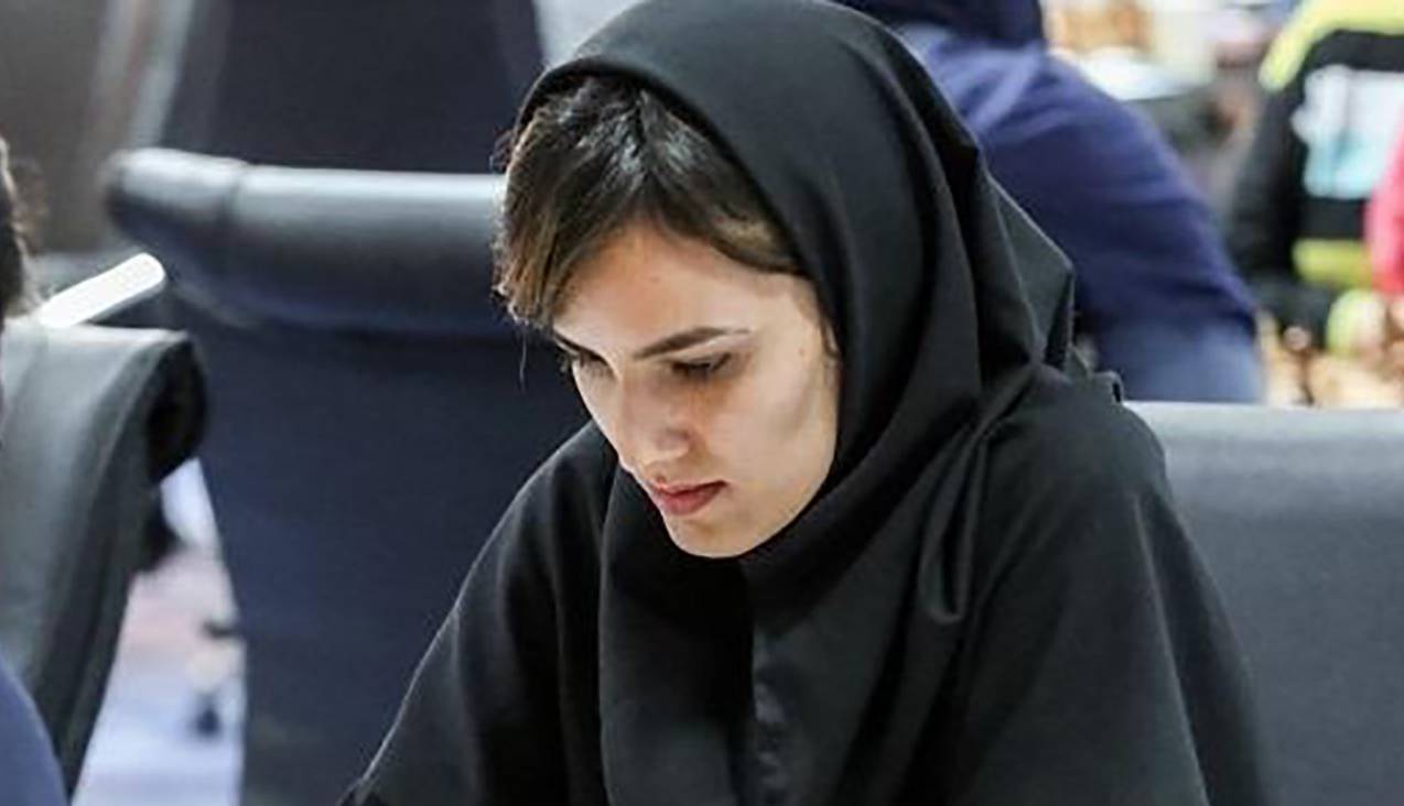 دختران شطرنج باز ایران با پرچم دیگران