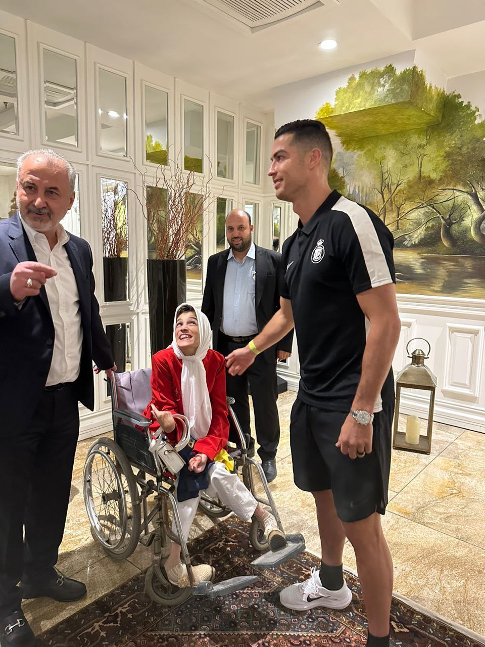 عکس/ دیدار هوادار معلول پرسپولیسی با رونالدو