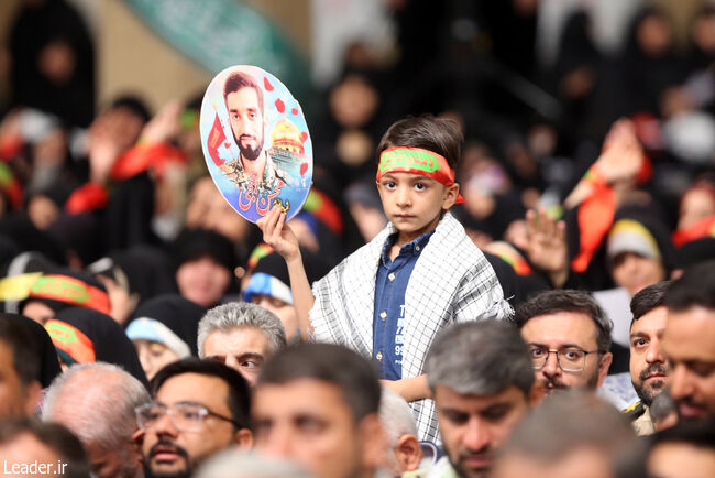 عکس/ حضور فرزند شهید محسن حججی در دیدار فعالان دفاع مقدس با رهبر انقلاب 