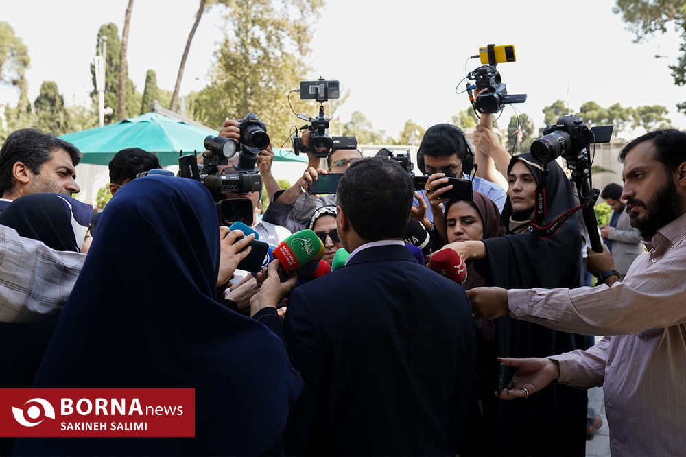 حواشی جلسه هیات دولت در حیاط پاستور 