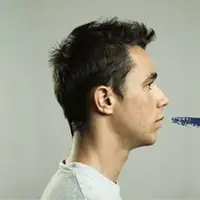 عقب بودن فک پایین موجب خروپف می شود