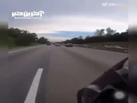 لحظه زمین خوردن موتورسوار از فاصله نزدیک