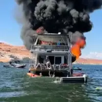 آتش گرفتن یک قایق خانوادگی در دریاچه 