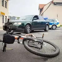 تصادف وحشتناکِ دوچرخه سوار را ببینید