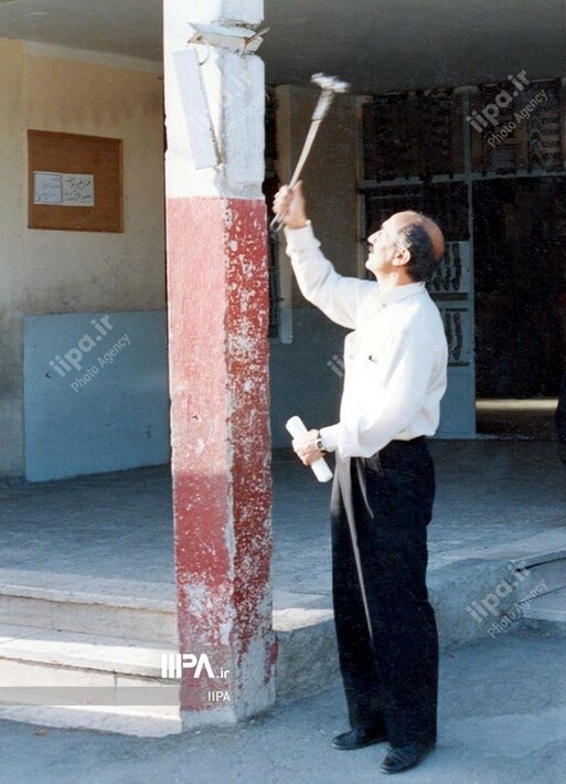 تصاویر زیرخاکی از بازگشایی مدارس در دهه 70