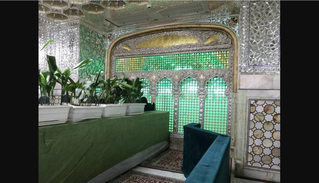 آغاز مرمت و بازسازی پنجره رواق حضرت معصومه(س) حرم رضوی