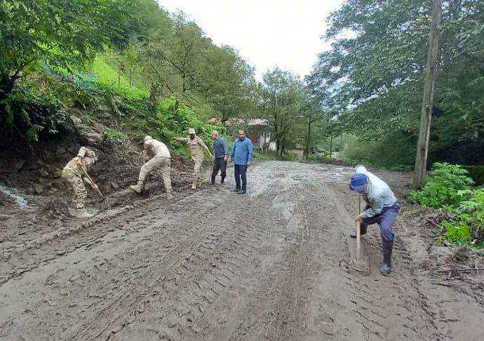  مشارکت نیروهای مرزبانی آستارا و سپاه برای امدادرسانی