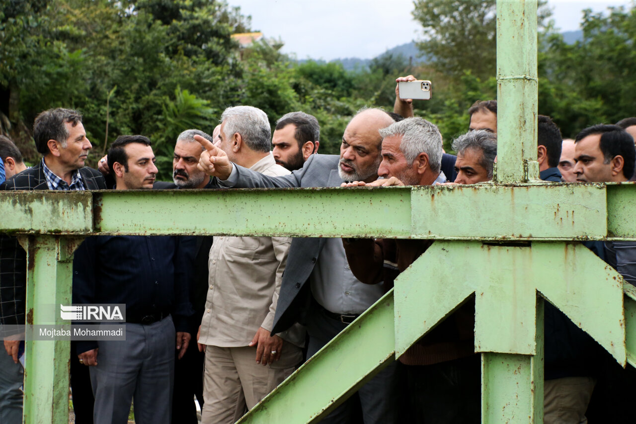 عکس/ حضور وزیر کشور در مناطق سیل زده آستارا