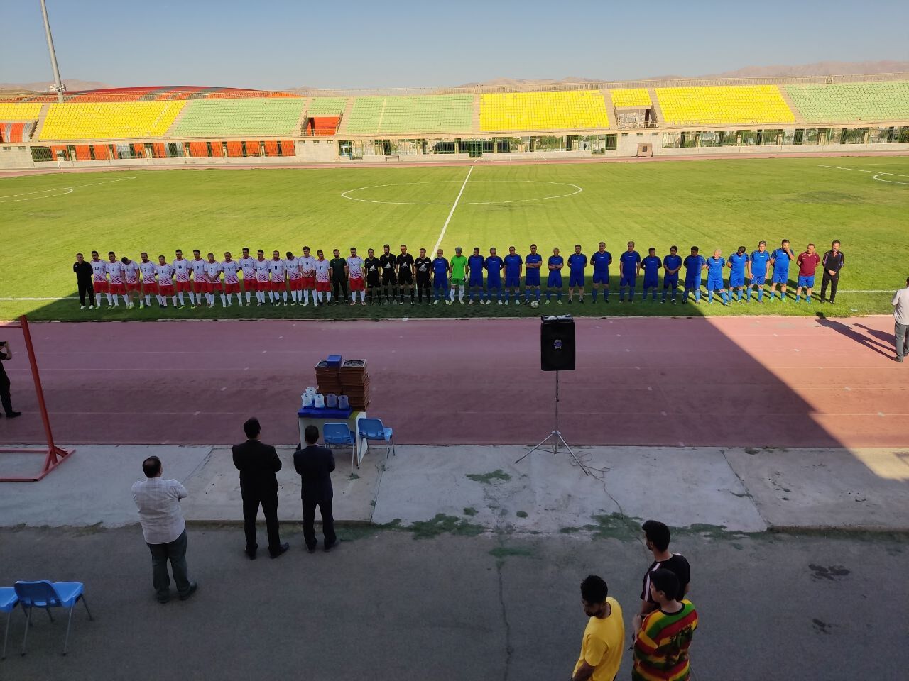 دیدار دوستانه فوتبال بین پیشکسوتان کردستان و حلبچه عراق برگزار شد