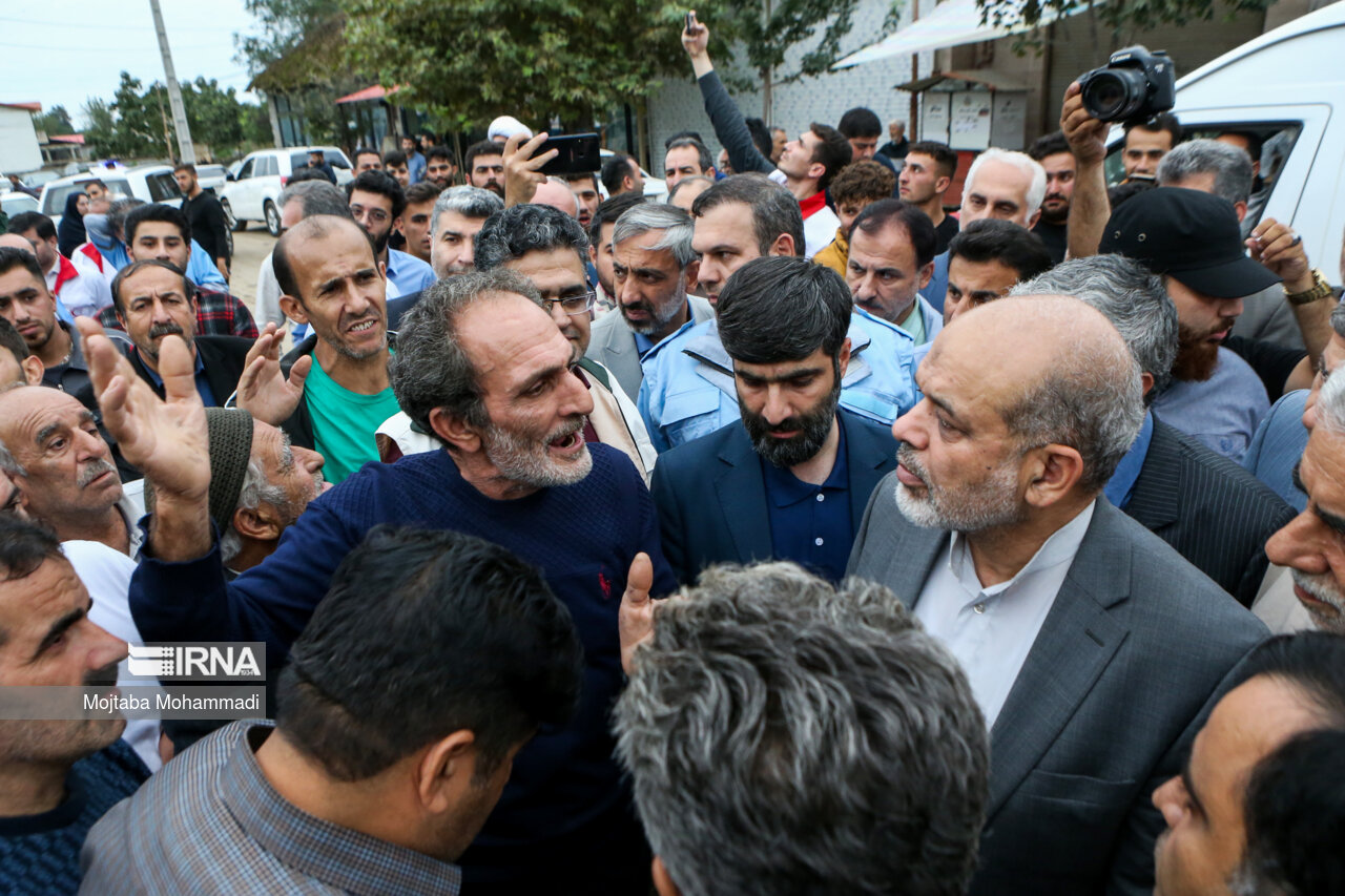 عکس/ حضور وزیر کشور در مناطق سیل زده آستارا