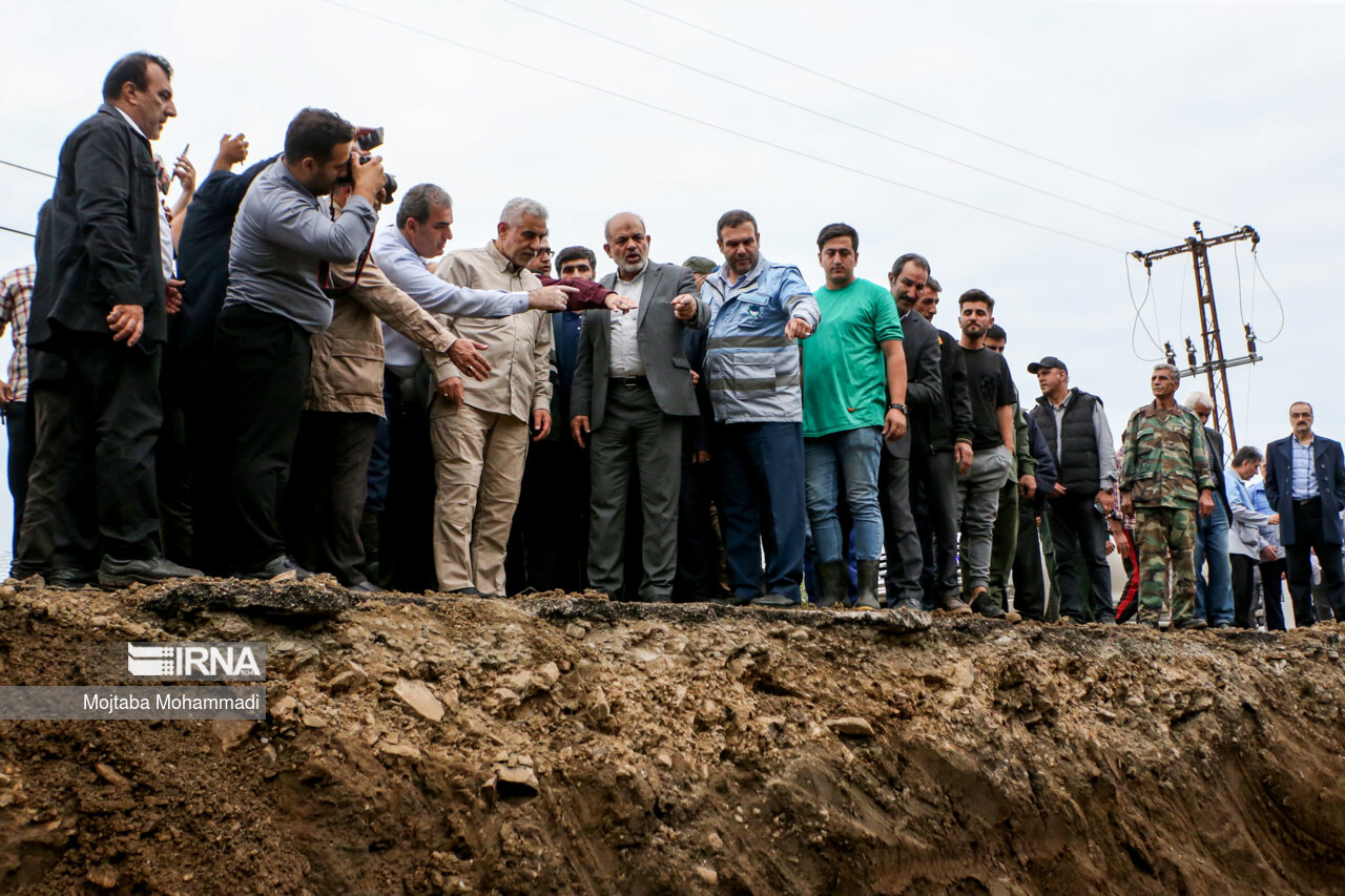 عکس/ حضور وزیر کشور در مناطق سیل زده آستارا