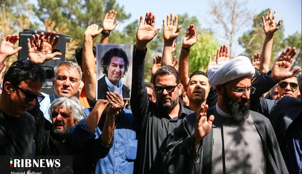 پژمان بازغی در مراسم خاکسپاری «آرش میراحمدی»
