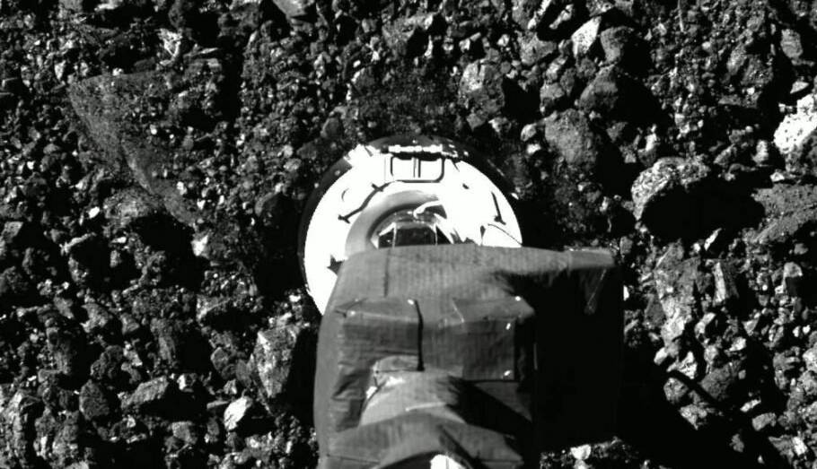 تصویر روز ناسا؛ تماس فضاپیمای اسیریس-رکس با بنو