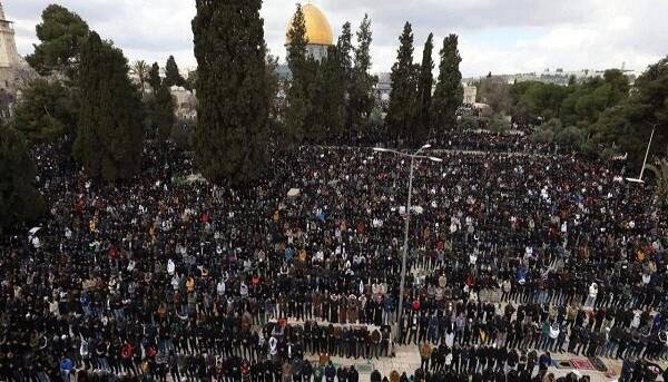 برگزاری نماز جمعه مسجدالاقصی با حضور ۵۰ هزار فلسطینی