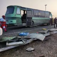 تصادف مینی‌بوس با اتوبوس در محور یزد-مهریز؛ یک نفر فوت کرد و ۱۸ نفر مصدوم شدند