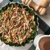 غذای خوشمزه با مرغ برای مهمانی