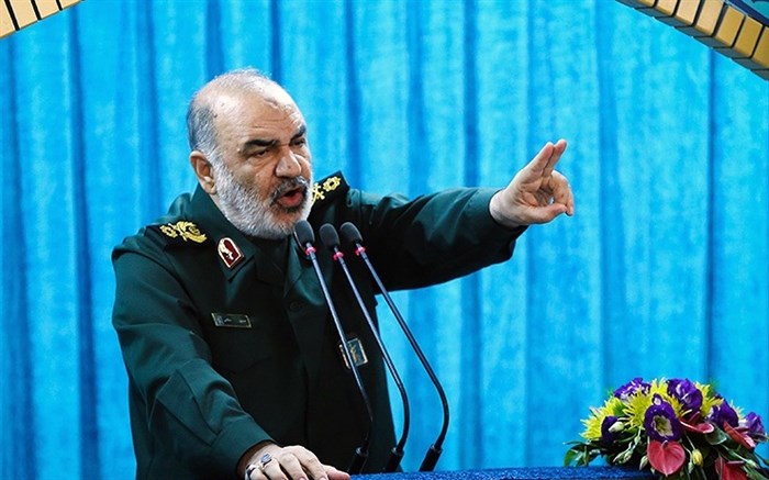 سردار سلامی: دست همه ملت ایران را به نشانه افتخار می‌بوسم