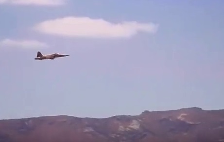 پرواز هواپیمای جنگی در رژه انصارالله یمن