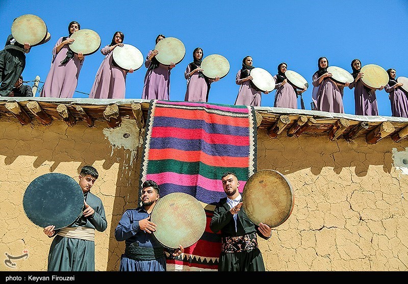 عکس/ اجتماع بزرگ دف نوازان در کردستان با آغاز ماه ربیع الاول