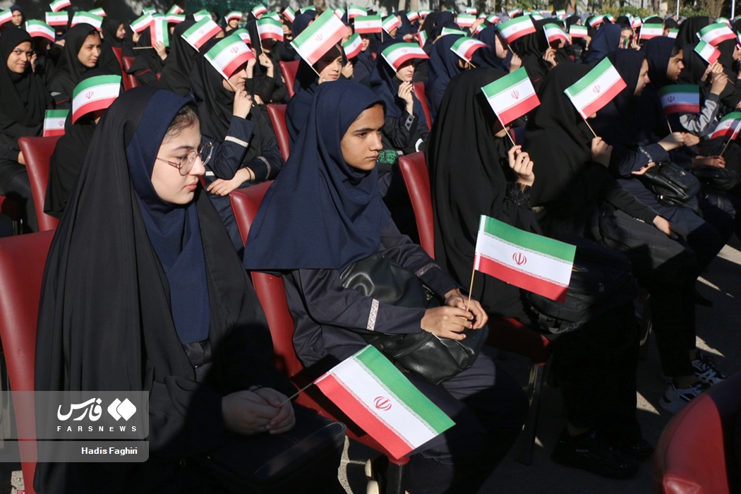 عکس/ حضور مادر یکی از شهدای امنیت در آیین بازگشایی مدارس مشهد