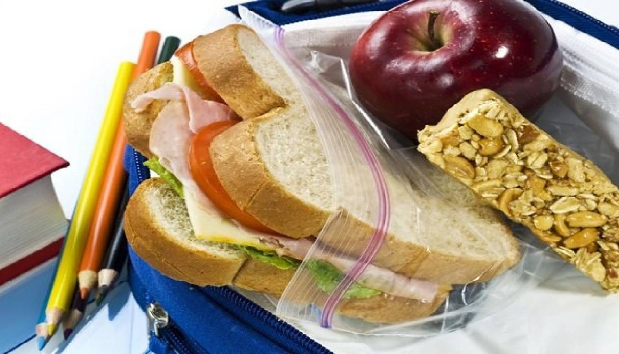 حذف خوراکی های ناسالم برای میان وعدههای دانش آموزان