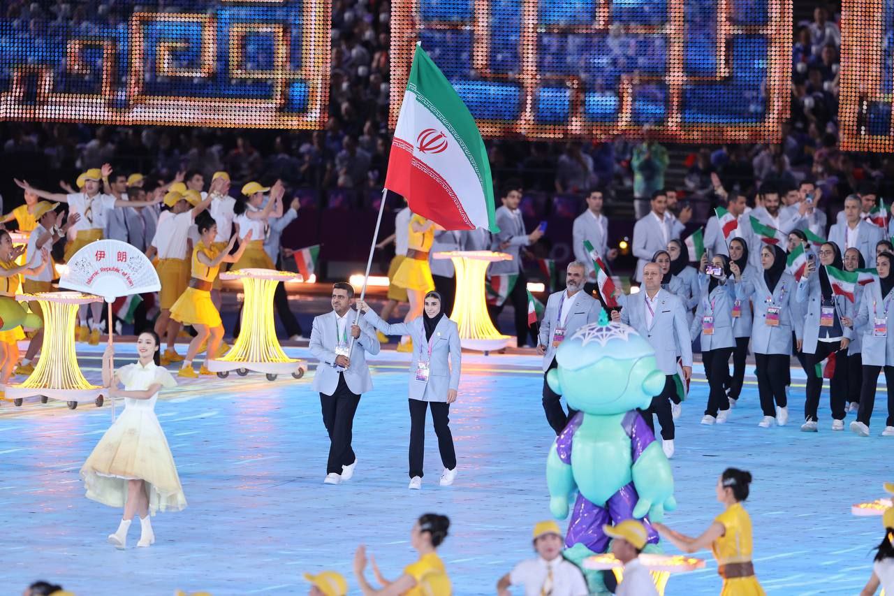 عکس/ رژه کاروان ایران در مراسم افتتاحیه بازی‌های آسیایی  