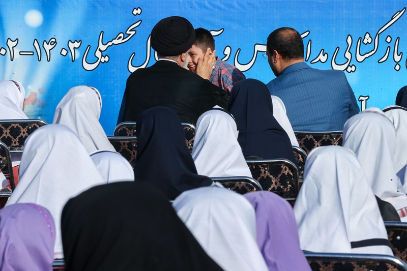 عکس/ در حاشیه مراسم بازگشایی مدارس با حضور رئیس جمهور