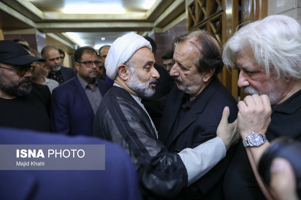 عکس/ چهره های سیاسی در مراسم ختم مادر مجید مجیدی