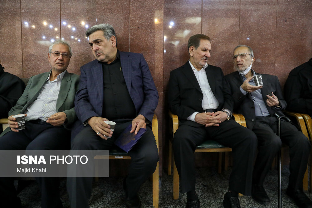 عکس/ چهره های سیاسی در مراسم ختم مادر مجید مجیدی