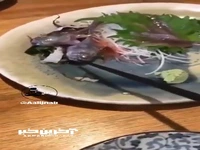 ویدیوی باورنکردنی از سرو ماهی زنده در رستوران!