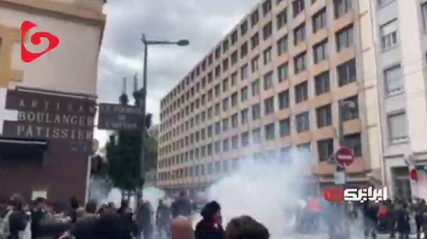 پاسخ پلیس به معترضین فرانسوی با پرتاب گاز اشک آور