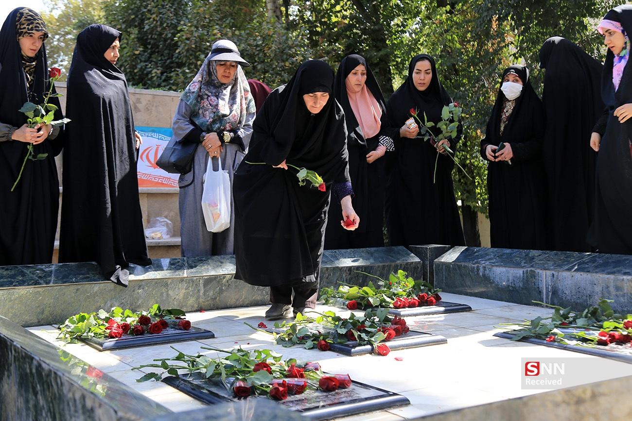 غبار روبی مزار شهدای گمنامِ دانشگاه تهران