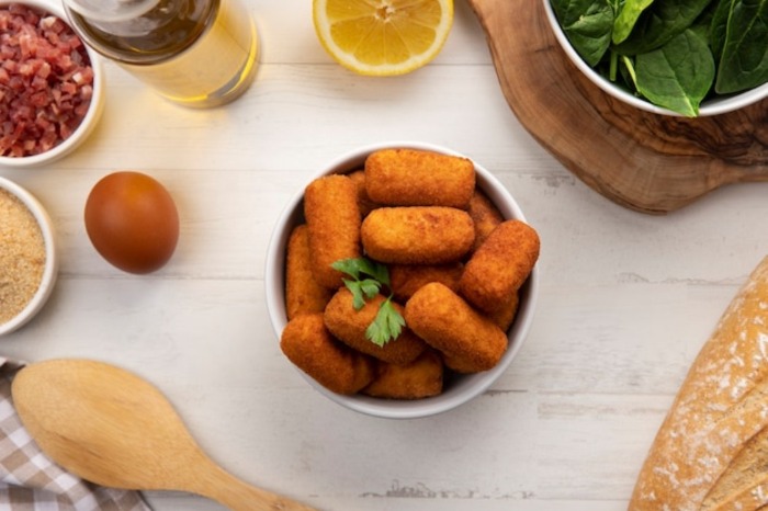 طرز تهیه کراکت مرغ با پنیر و سیب زمینی