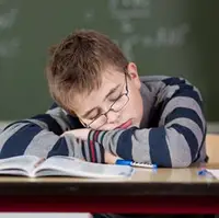 دانش آموزان به چند ساعت خواب نیاز دارند؟