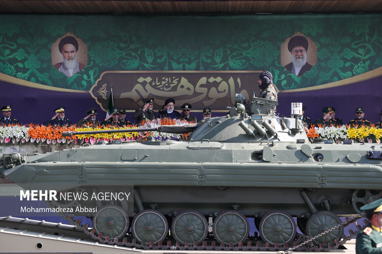 عکس های منتخب ماه؛ قبرستان وادی السلام